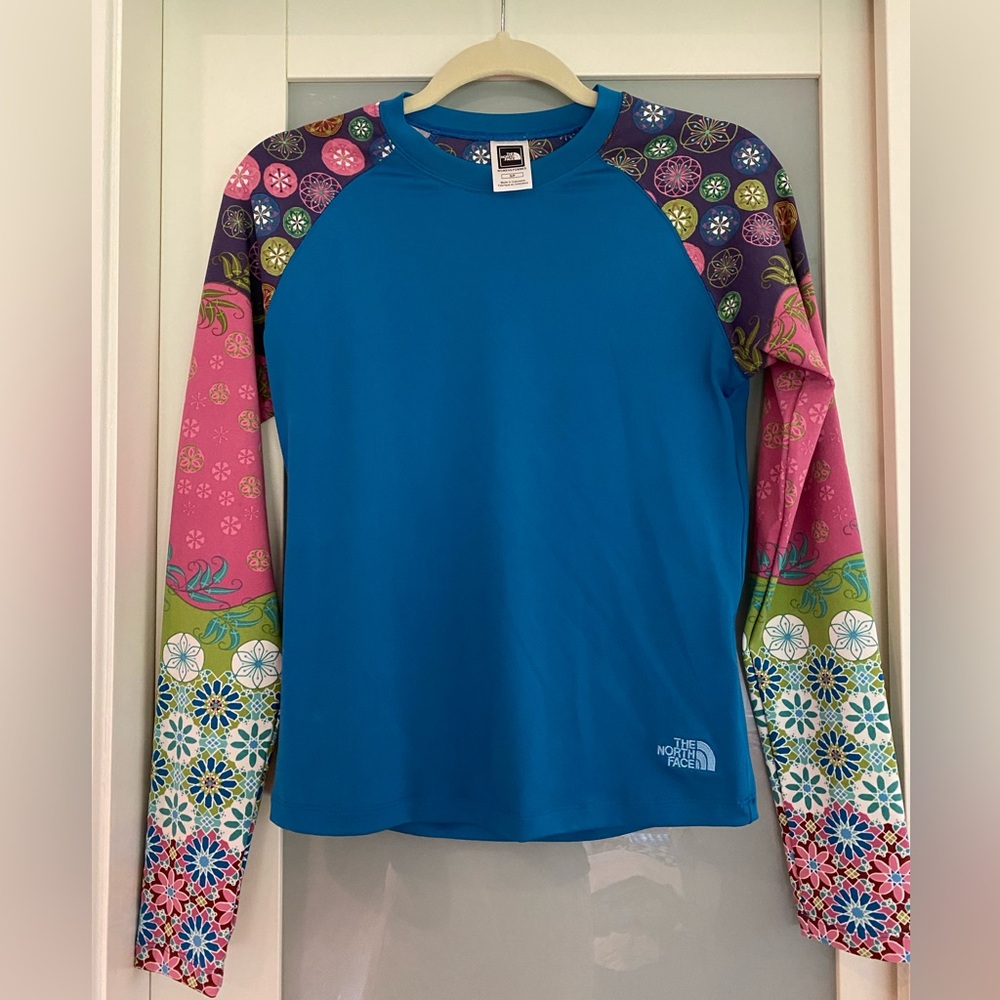 The North Face Blue and Multicolor Long Sleeve Vapor Wick Shirt Size S